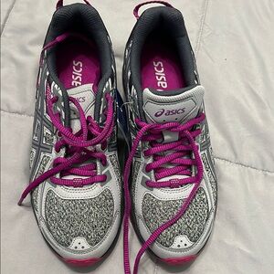 ASICS Women's Gray and Pink Running Shoes size 7. NWT